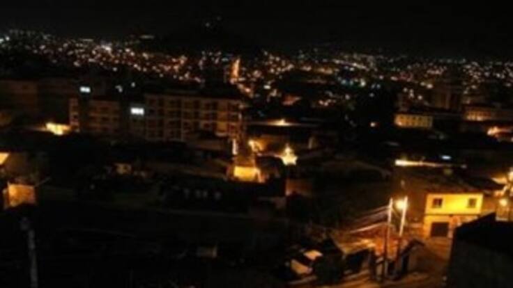 Tres horas duró el apagón en Arauca por la caída de un árbol en la red eléctrica