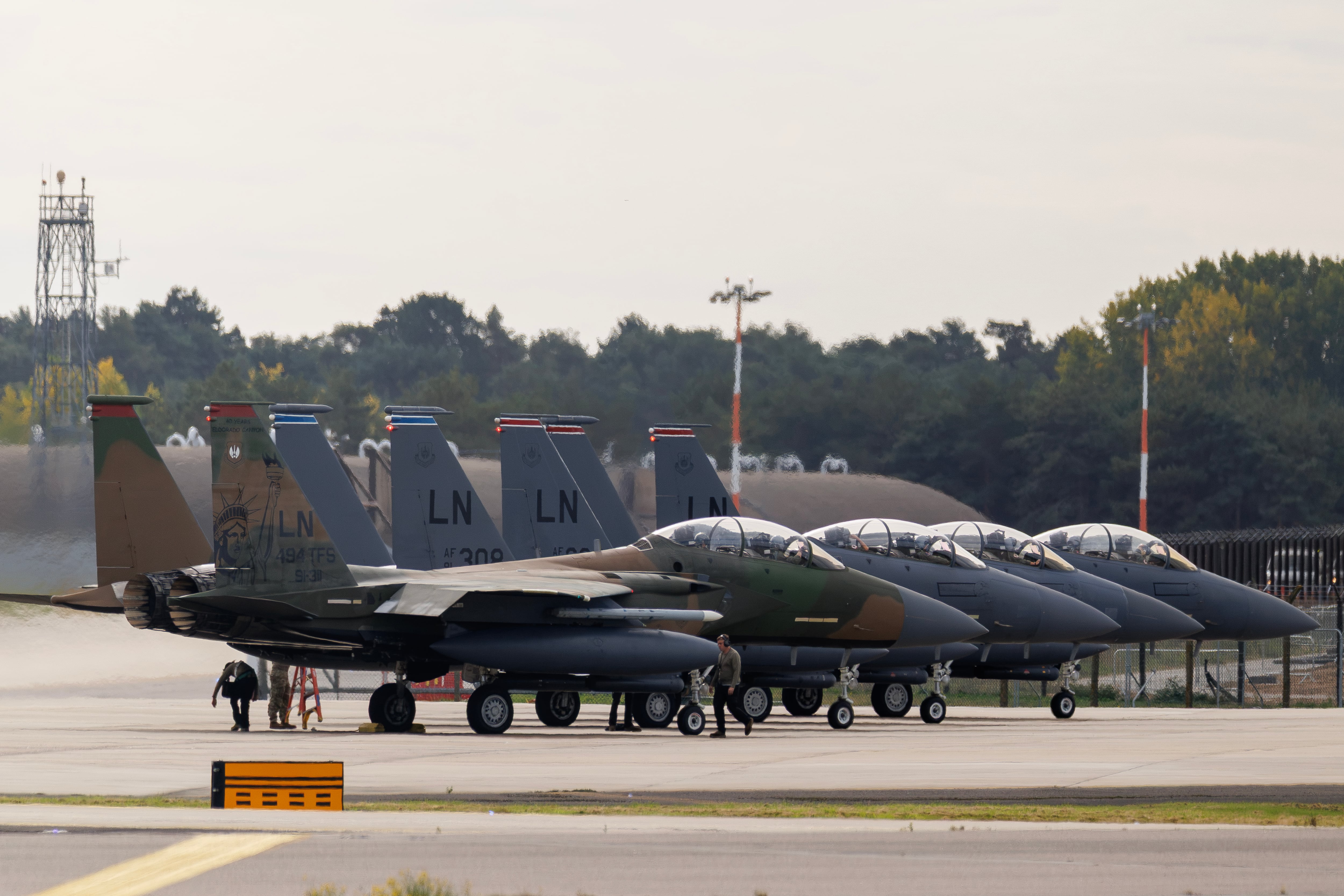LAKENHEATH, ENGLAND - SEPTEMBER 28: F15's manoeuvre at RAF Lakenheath on September 28, 2026 in Lakenheath, England.  Imagen tomada de Getty Imagenes (Crédito: Dan Kitwood / Fotógrafo de plantilla)