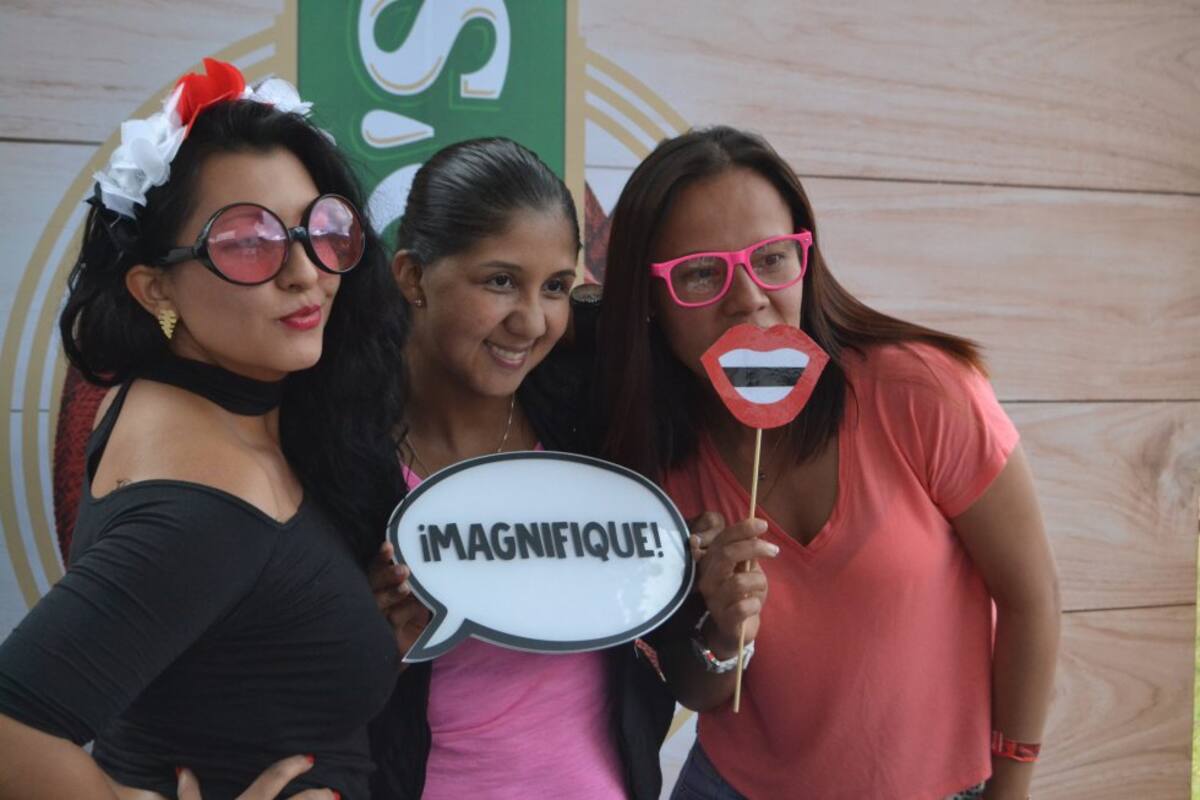 Club Colombia se encargó de mostrar costumbres del festival original y las mujeres que servían cerveza y algunos organizadores estaban la tradicional ropa alemana.