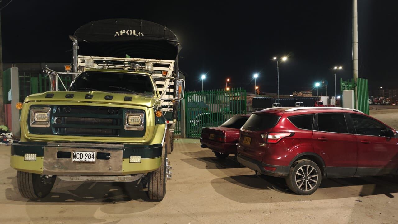 Con camiones y vehículos los productores agrícolas y comerciantes bloquean el ingreso a la Plaza de Mercado del Sur en Tunja / Foto: Suministrada.