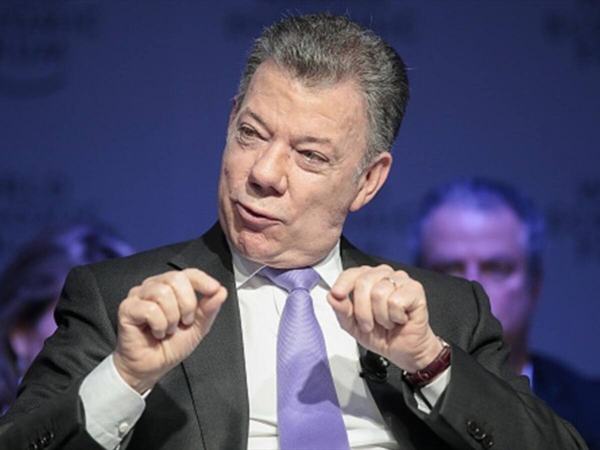 Santos sugiere que el ejemplo más patético de corrupción está en Venezuela