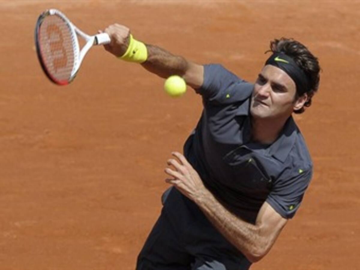 Federer debuta con triunfo en Roland Garros e iguala récord de Connors