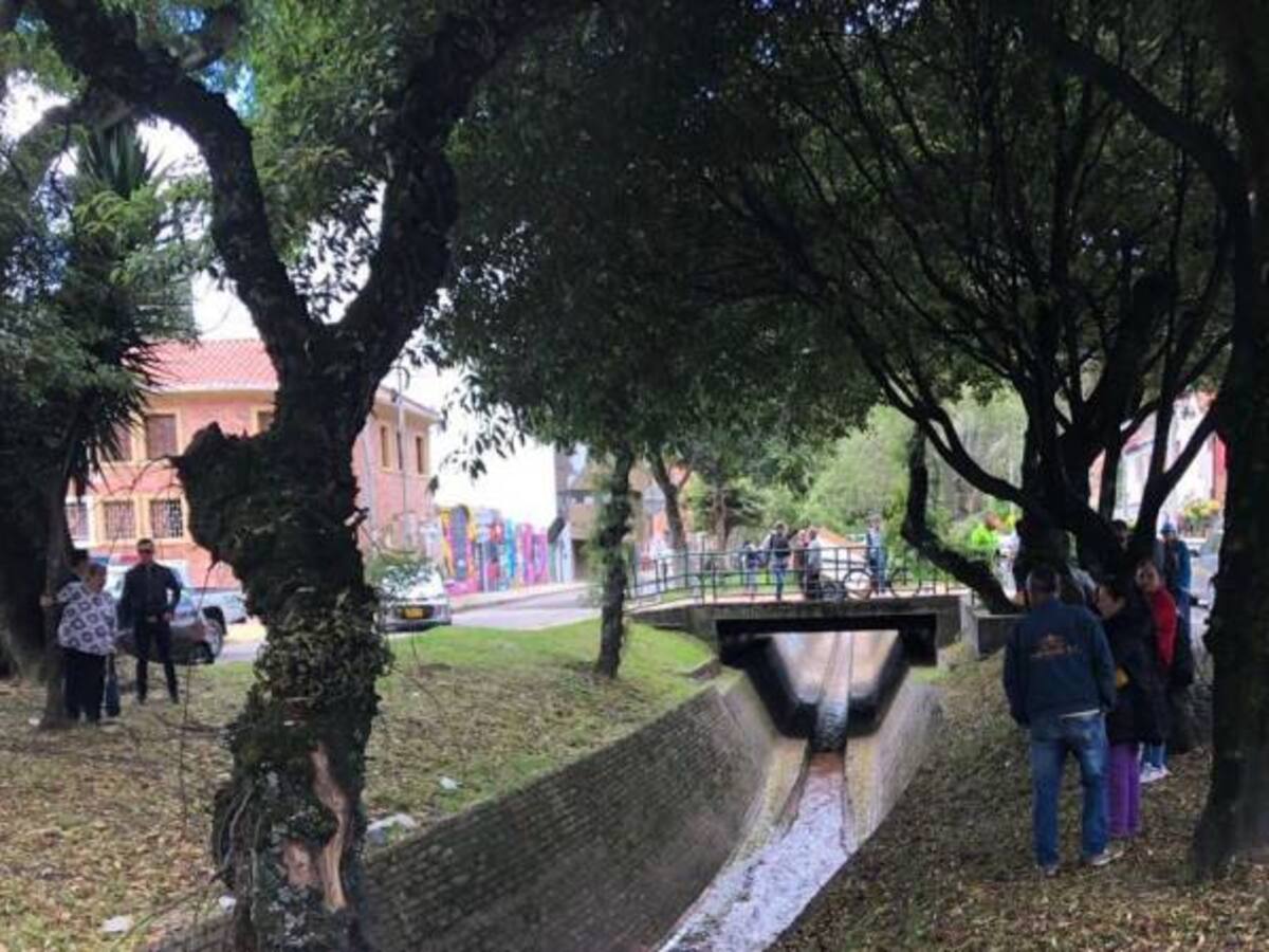 Investigan la muerte de ‘comando’ en un caño en el Parkway, Bogotá