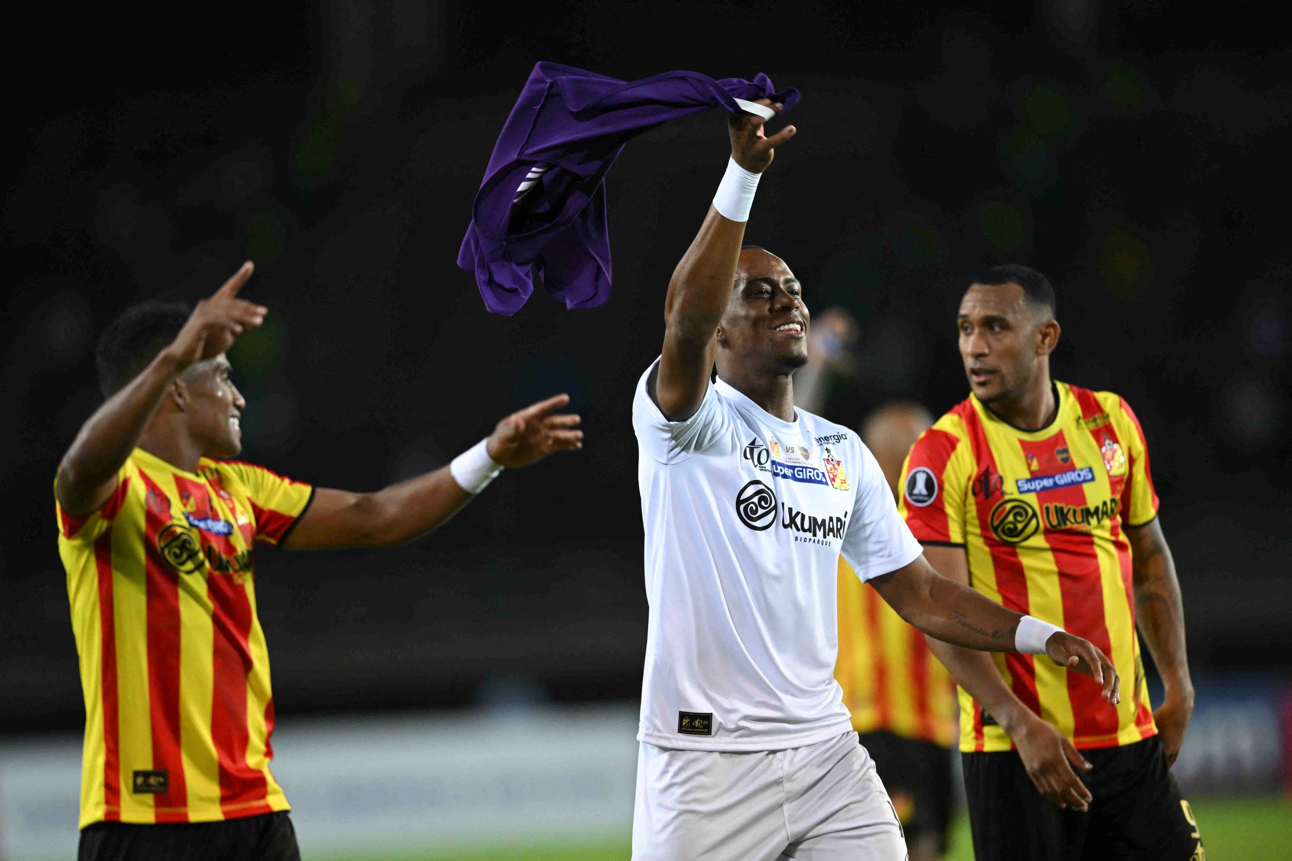 Players of Deportivo Pereira celebrate their victory after the end of the Copa Libertadores group stage second leg football match between Colombia's Deportivo Pereira and Argentina's Boca Juniors, at the Hernán Ramírez Villegas stadium, in Pereira, Colombia, on May 24, 2023. (Photo by Raul ARBOLEDA / AFP) (Photo by RAUL ARBOLEDA/AFP via Getty Images)