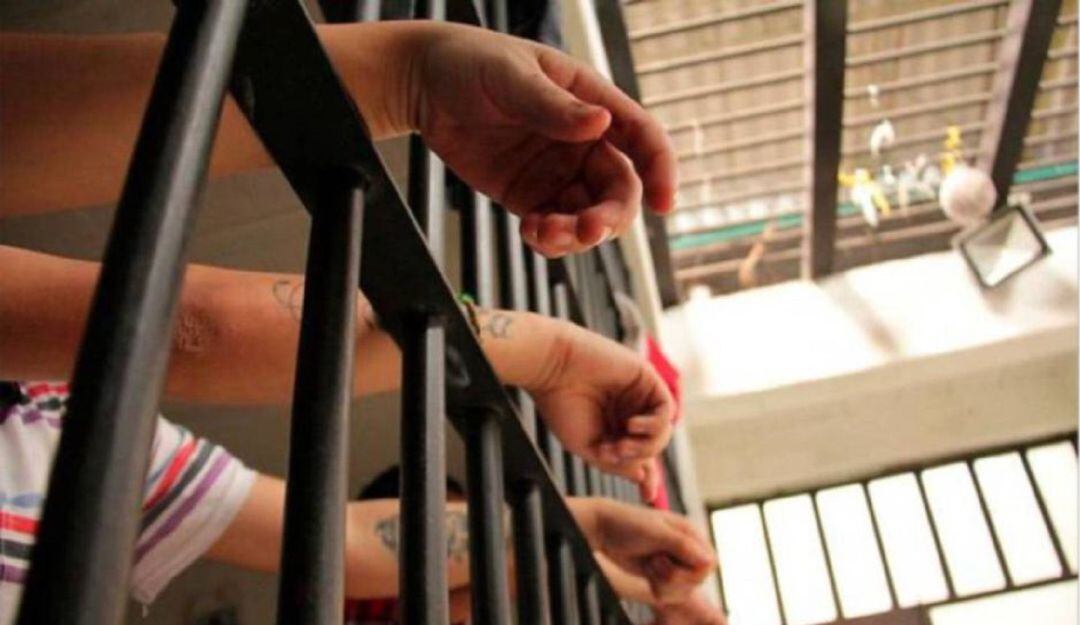 En el Tolima hay 250 detenidos en cinco estaciones de Policía. 