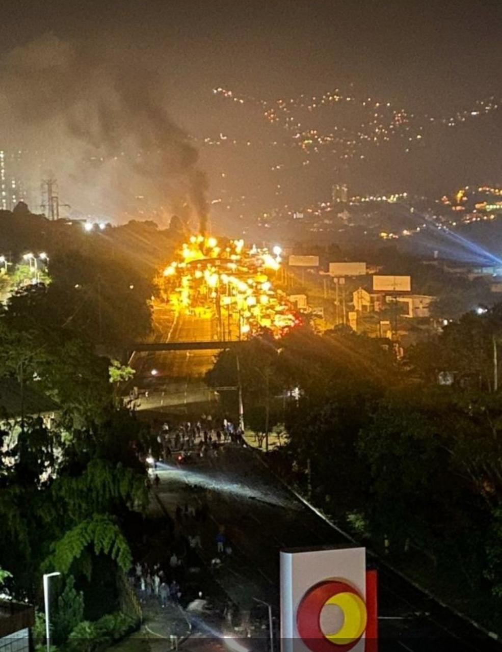 Peaje de Niquia, en Bello, norte del Valle de Aburrá, vandalizado en 2021. Foto: cortesía.