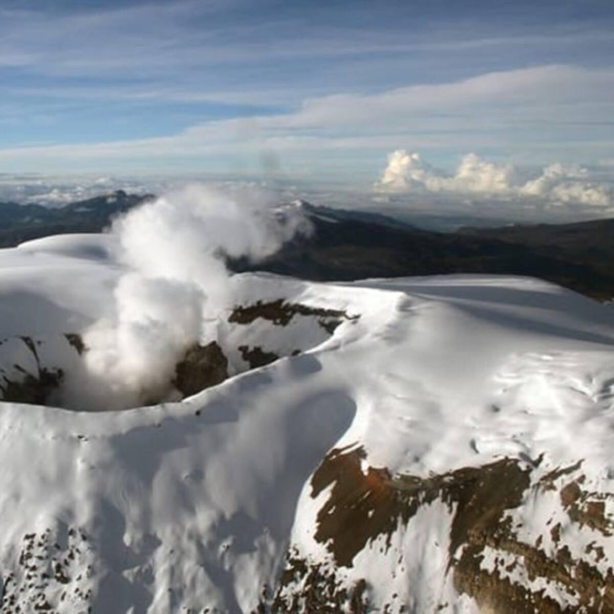 El volcán ha presentado aumento en la sismicidad y cambios en la superficie