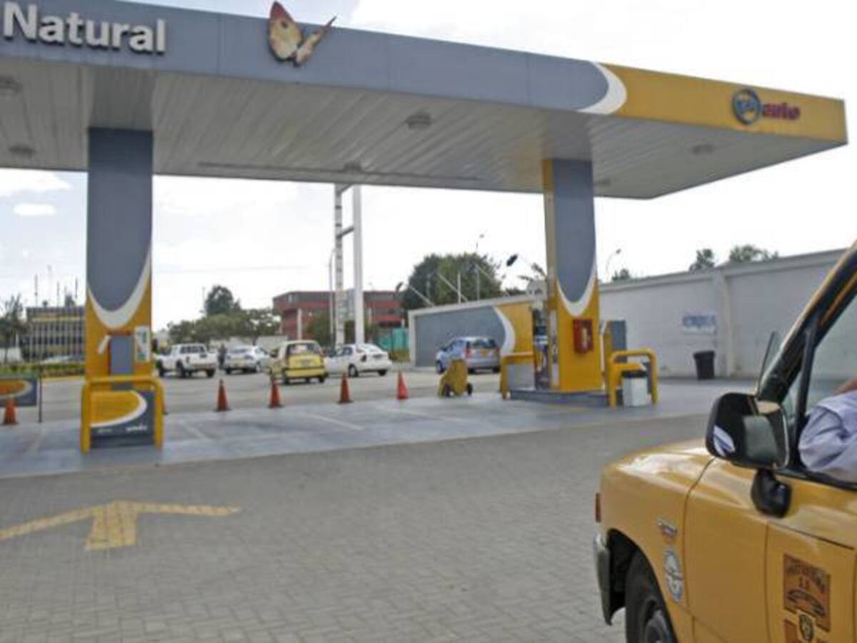 Taxistas reportan perdidas económicas ante desabastecimiento de gas