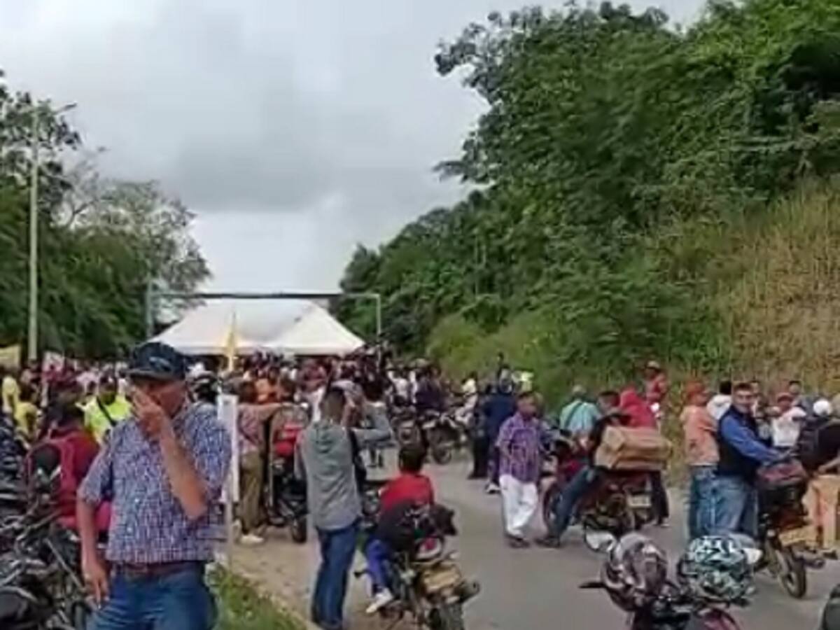Habitantes de El Carmen de Bolívar bloquean Troncal de Occidente con una protesta