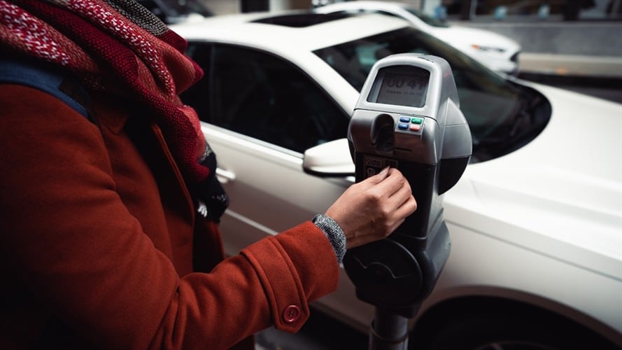 En diálogo con La W, Ana Zambrano, gerente de la Terminal de Transportes de Bogotá y el concejal Rolando González se pronuncian sobre el sistema de parqueo en vía en Bogotá. Foto: Getty Images / PATRICK FOTO