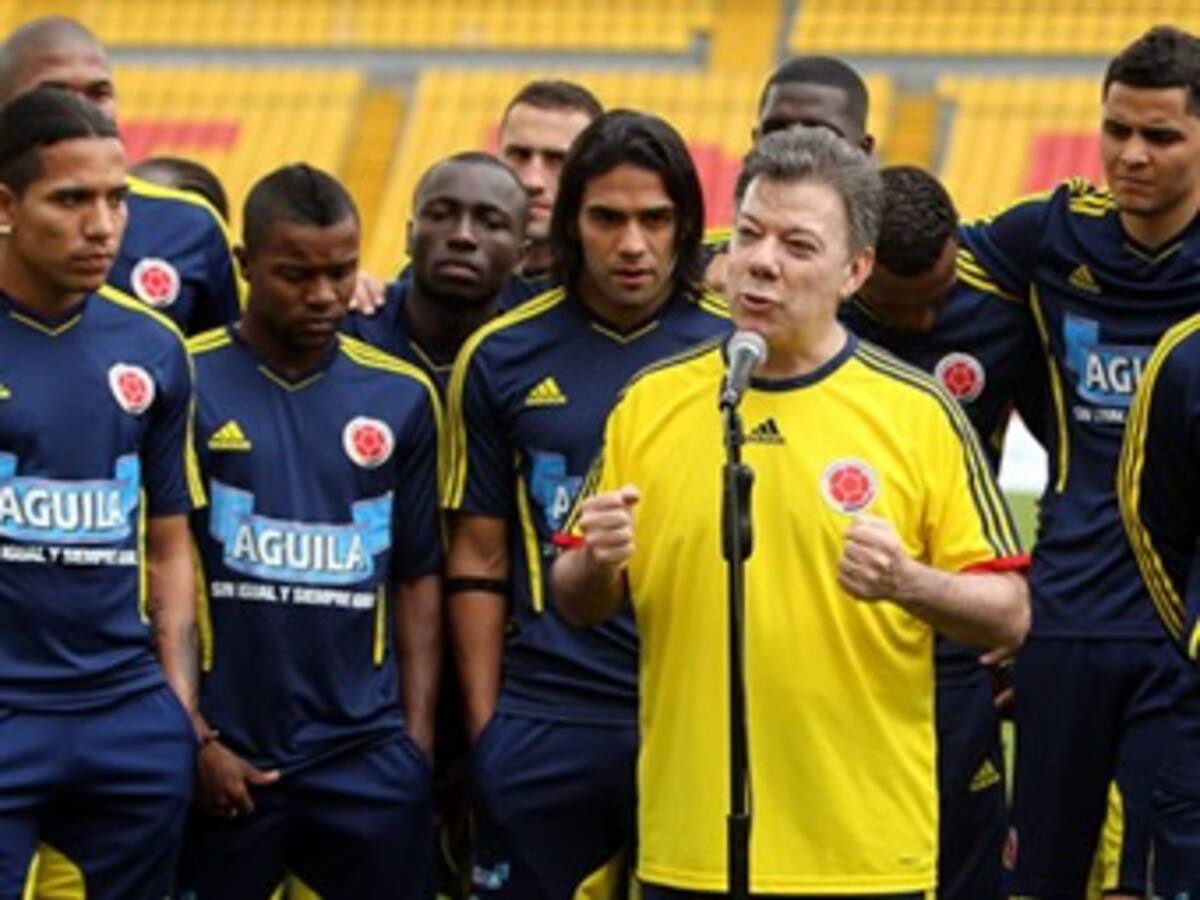 Santos confía en que Pekerman clasifique a Colombia al Mundial Brasil 2014