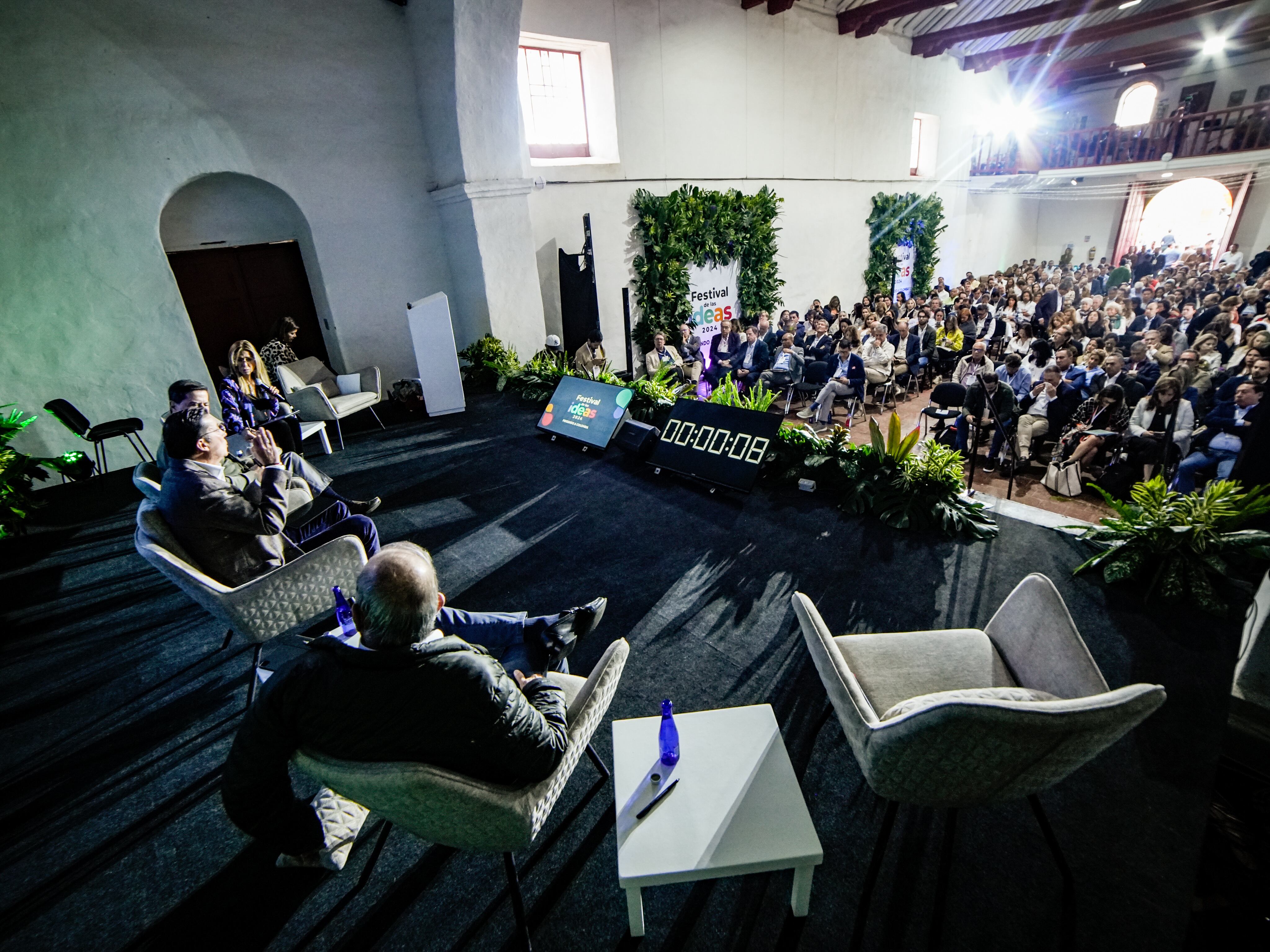 El panel: ¿Cuál debe ser la estrategia para triunfar en el 2026? La visión de los expertos y consultores, analizara como realizar una campaña limpia, alejada del populismo y la desinformación. | Foto: Prisa Media Colombia