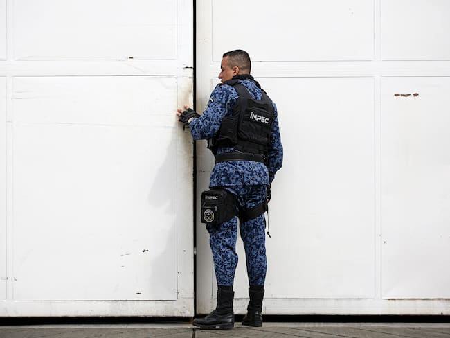 Operativo conjunto entre la Policía y Instituto Nacional Penitenciario y Carcelario (Inpec) en 18 cárceles del país.
