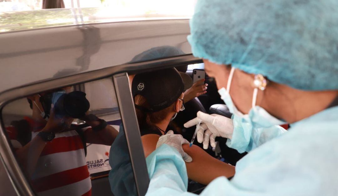 Jornada de vacunación de taxistas y vehículos particulares