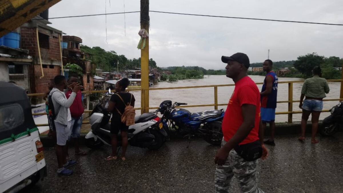 En Istmina el comercio se vio totalmente afectado. Sobre las tres de la mañana cuando el nivel de las aguas llegó a su punto máximo los locales están cerrados y cuando reaccionaron los dueños no había nada que hacer.