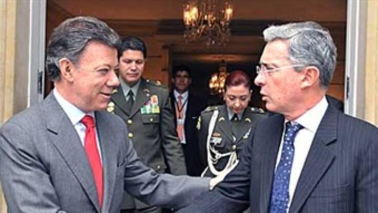 Uribe reitera apoyo a Santos, pero hace reparos a la ley de víctimas