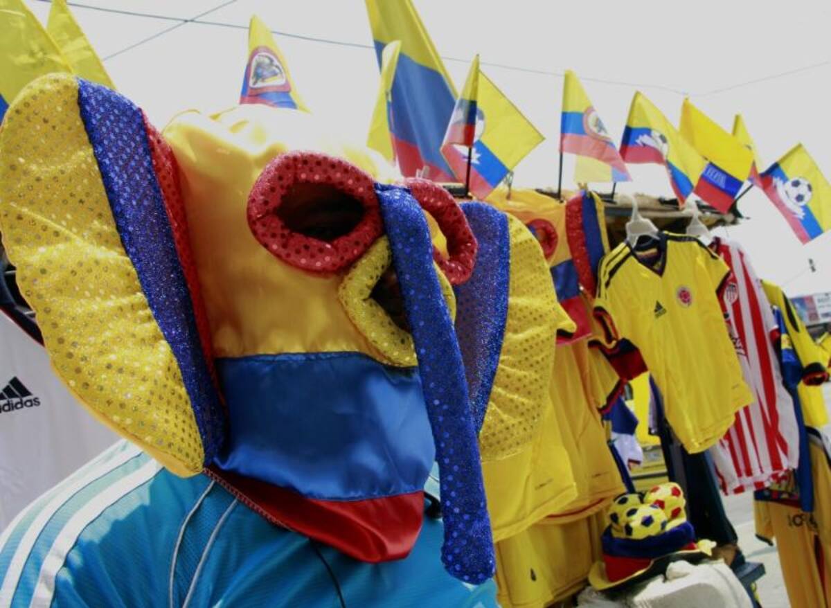 Los hinchas acompañan a la Selección en las calles de la capital del Atlántico y esperan celebrar la clasificación.