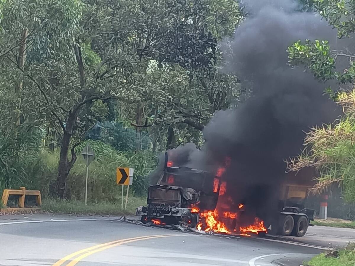 Barbosa: Un camión transportador de gas natural contratista de EPM se incineró tras un accidente
