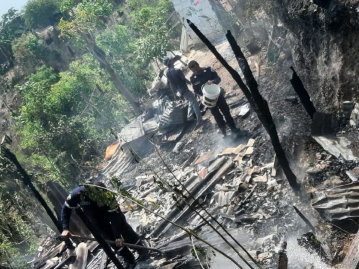 Incendio consumió vivienda de madera en el barrio Palestina en Cartagena