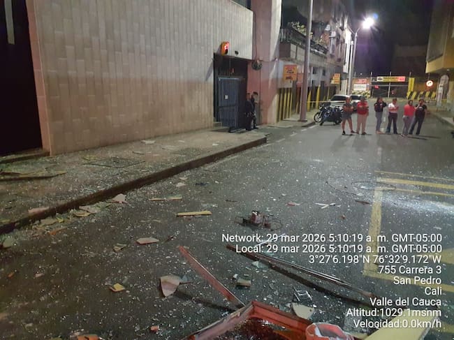 Incendio en cafetería en el centro de Cali tras explosión por fuga de gas dejó una mujer lesionada