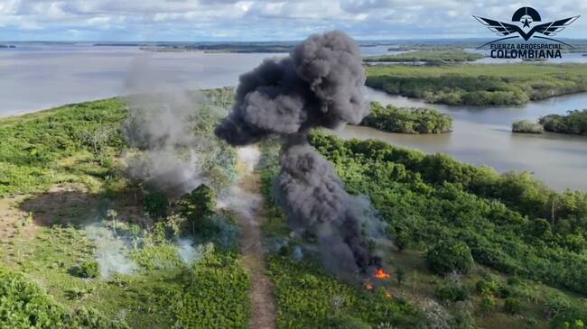 Destrucción pista clandestina en Mosquera.Nariño. Foto:Fuerza Aeroespacial
