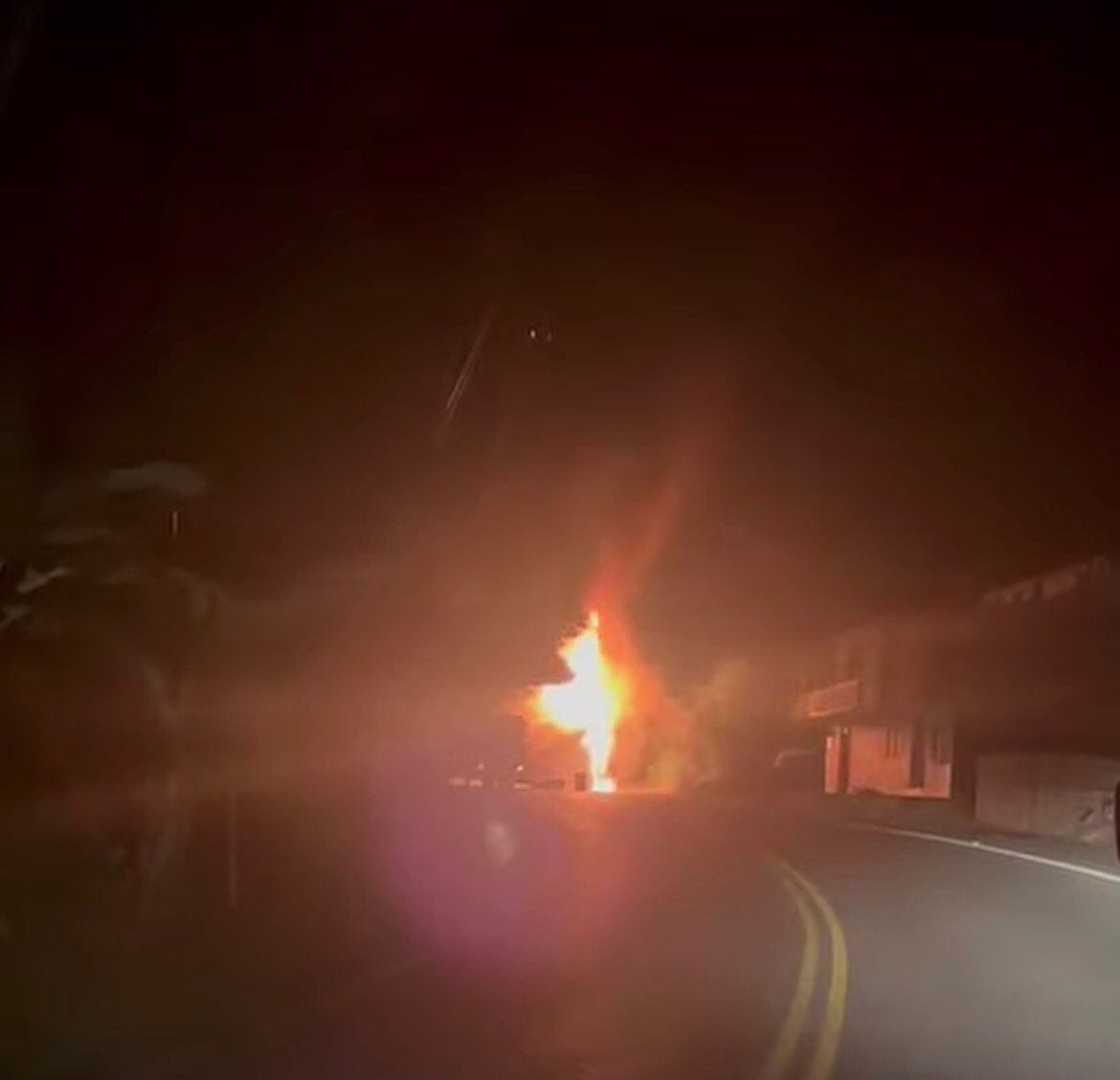 ELN quemó un bus de servicio público en Valdivia, Antioquia. Foto: Cortesía.