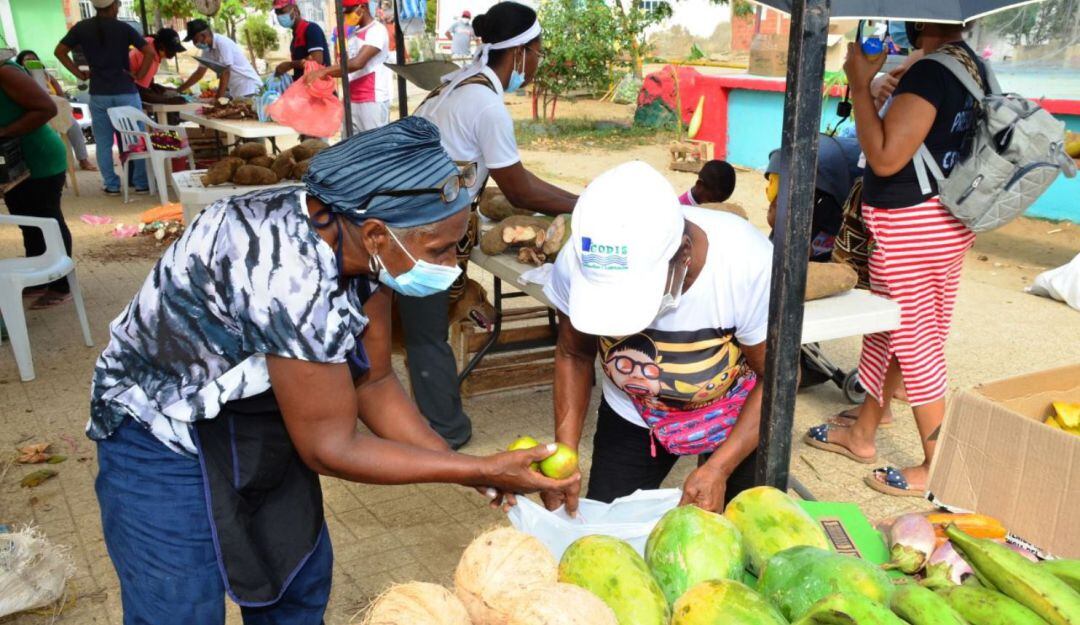 También se ofreció a los asistentes la posibilidad de afiliarse al sistema general de salud y vacunarse contra el COVID-19 en Pasacaballos