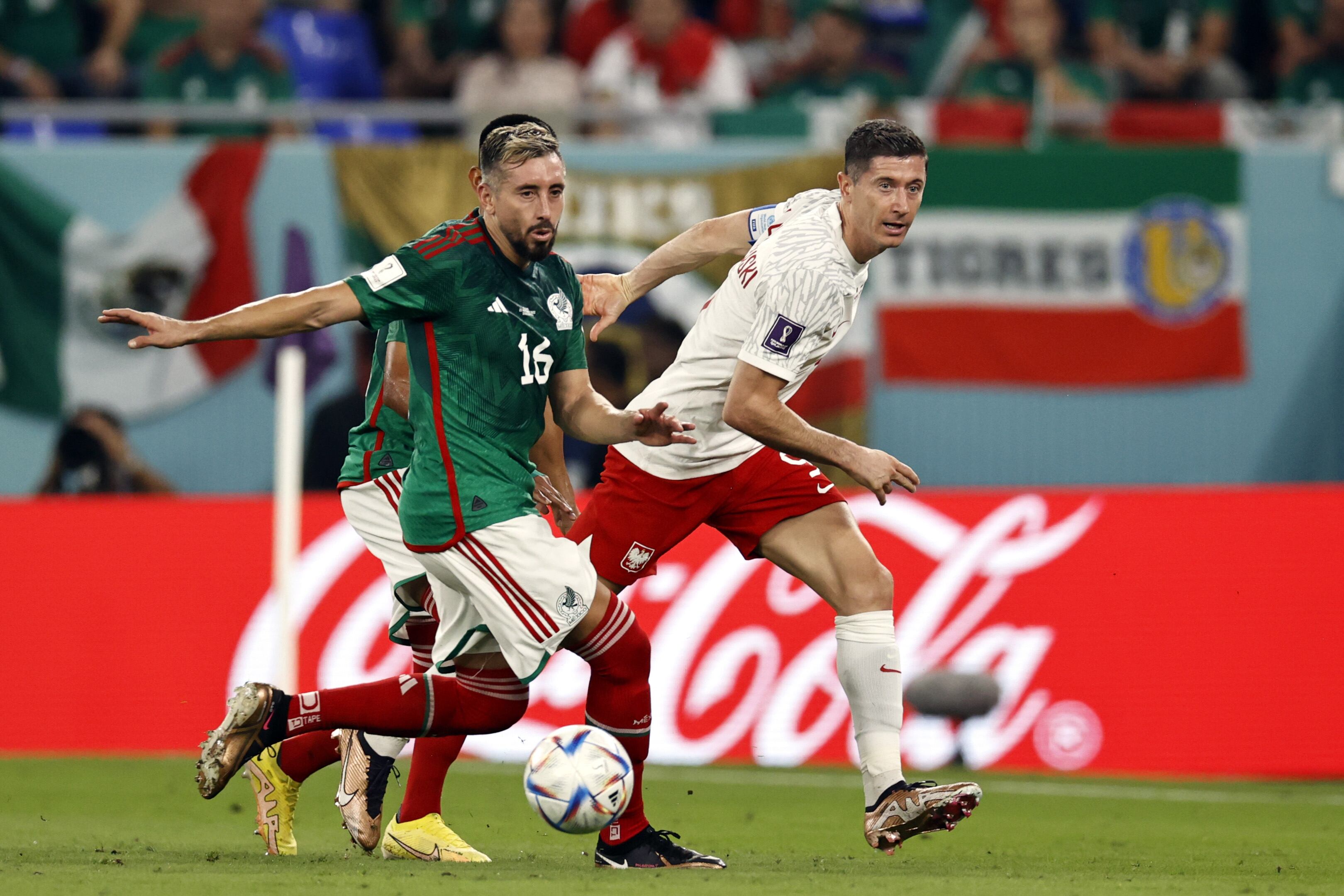 DOHA - (LR) Hector Herrera of Mexico, Robert Lewandowski of Poland during the FIFA World Cup Qatar 2022 group C match between Mexico and Poland at 974 Stadium on November 22, 2022 in Doha, Qatar. AP | Dutch Height | MAURICE OF STONE (Photo by ANP via Getty Images)