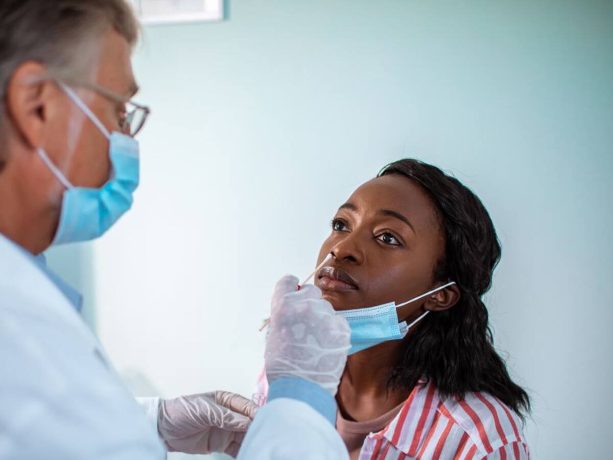 Nueva variante COVID golpea de forma económica a Sudáfrica