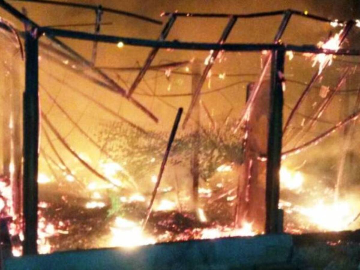 Incendio en Tierra Bomba en Cartagena destruyó gallinero