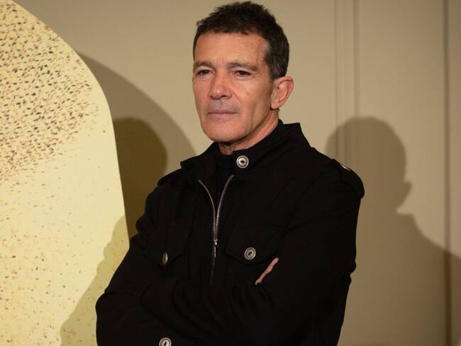 En su cumpleaños 60, Antonio Banderas confiesa que tiene coronavirus