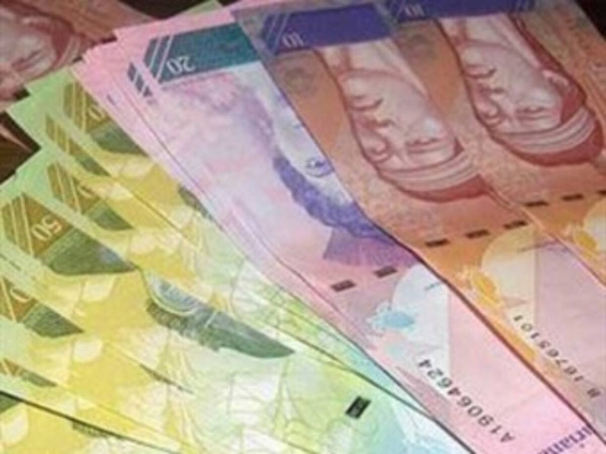 Venezuela oficializa la devaluación del bolívar frente al dolar