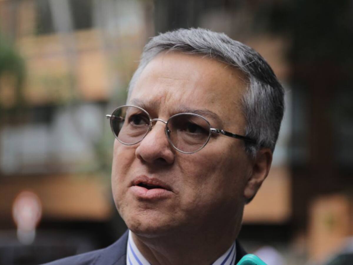 Leonardo Espinosa elegido fiscal Ad hoc