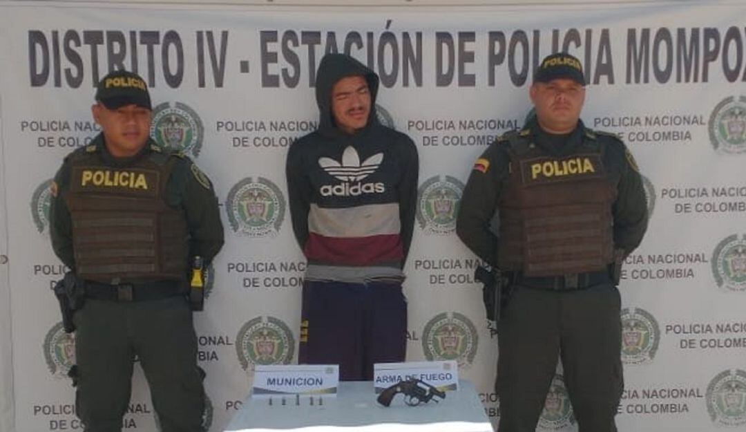 Este hombre presenta tres anotaciones por porte de estupefacientes, una por receptación y porte ilegal de armas de fuego