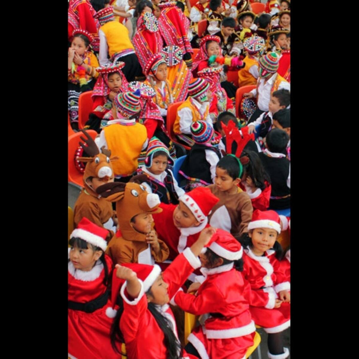 Marcos José Urquia Aure: "Reflejo de mi hermana en una esfera que decora un arbolito muy grande. Buenos momentos en diciembre en Colonia Tovar, Venezuela".