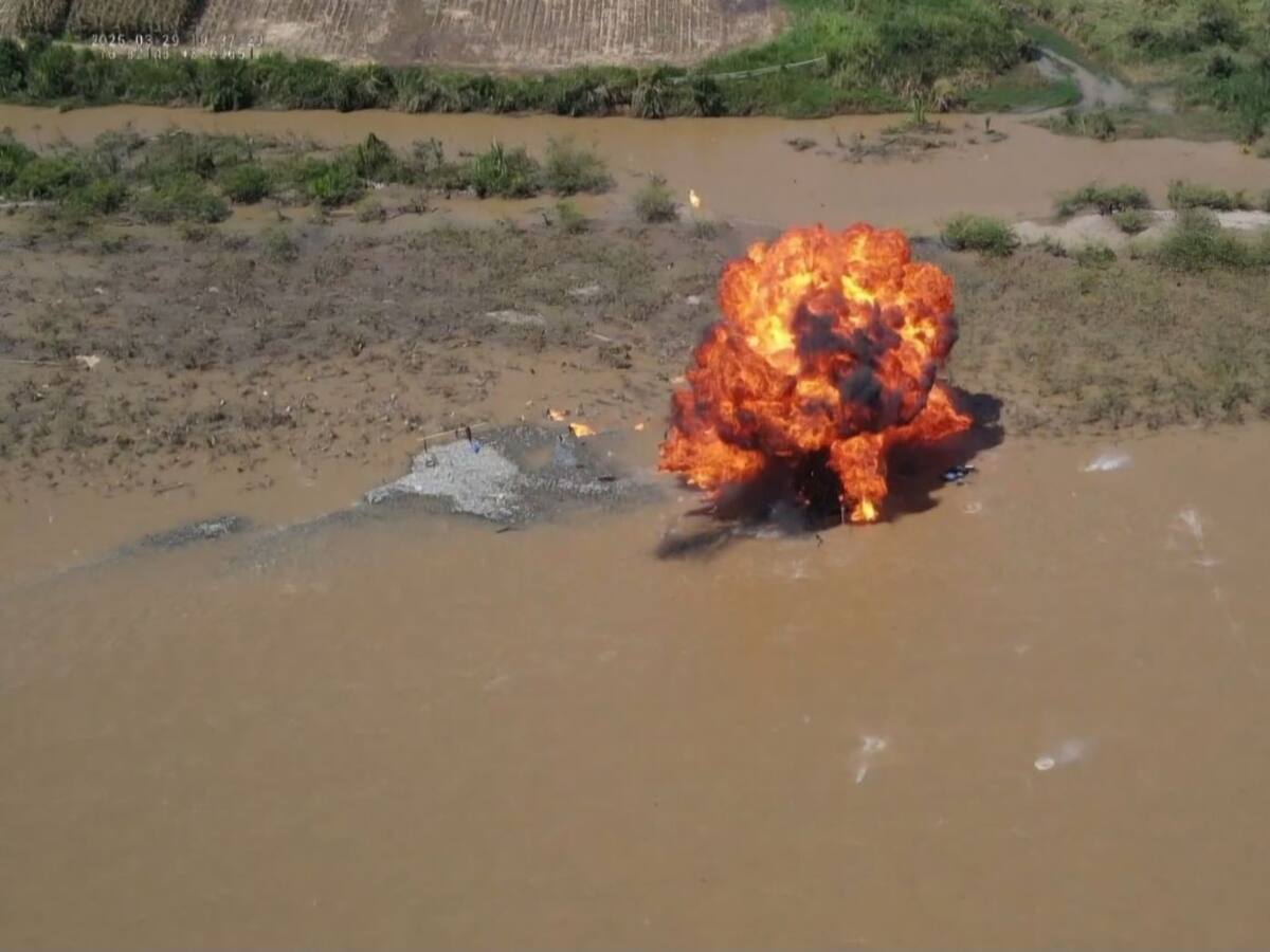 Autoridades destruyen 21 dragas y 69 motobombas de minería ilegal en Cauca