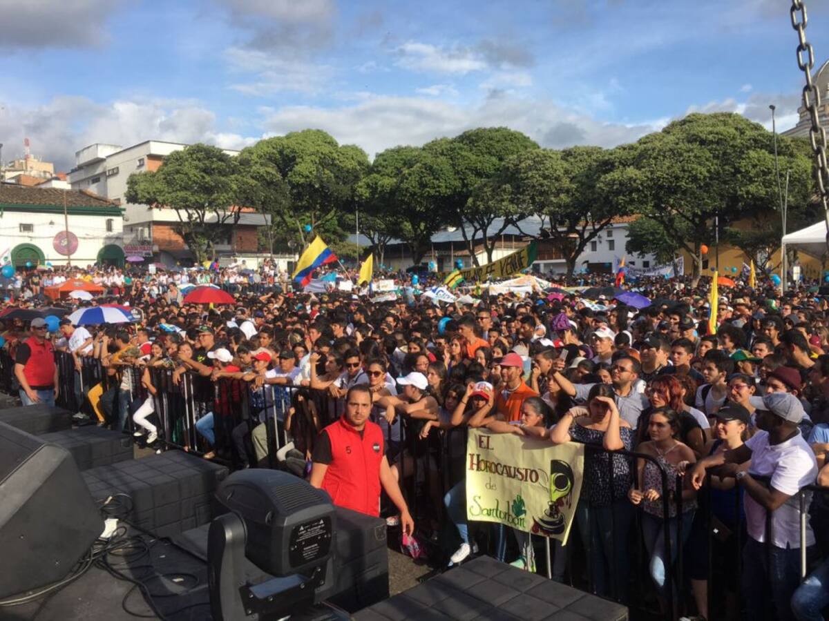 Cerca de 100 mil personas participaron de la protesta convocada por ambientalistas y autoridades locales
