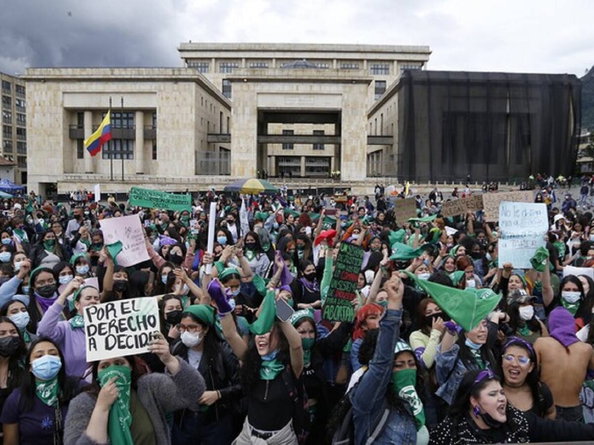 Con cámaras de seguridad identificarán a mujeres que vandalizaron Catedral Primada