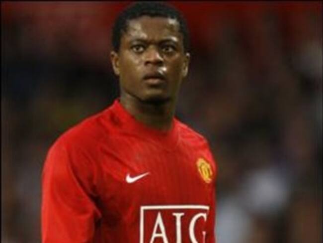 Patrice Evra renueva contrato con el Manchester United hasta 2014