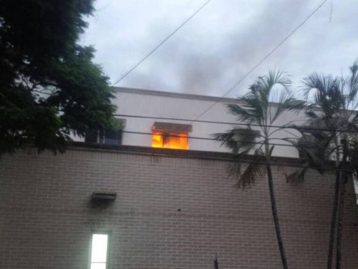 Investigan causas de incendio en el Hospital de Cartago
