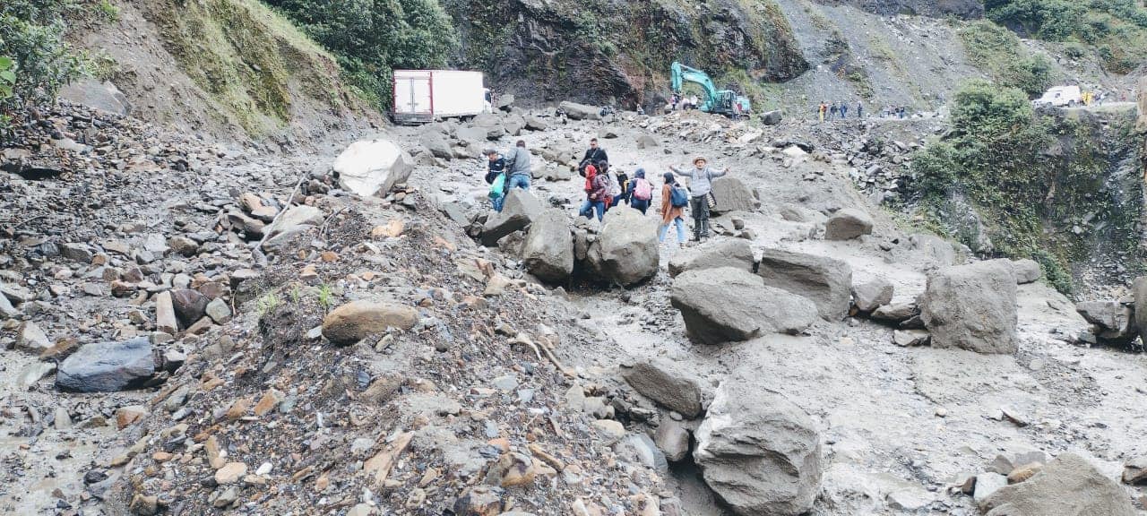 Se realizan labores para poder reactivar el eje vial que comunica a ambos departamentos.