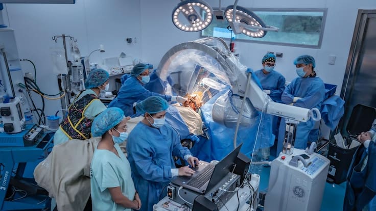 Así fue la primera cirugía contra la depresión en Colombia: se realizó en el HIC