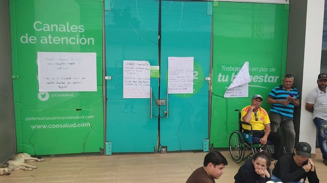 Protestan en Ábrego, Norte de Santander, por presuntas fallas en la atención de Coosalud. / Foto: Cortesía.