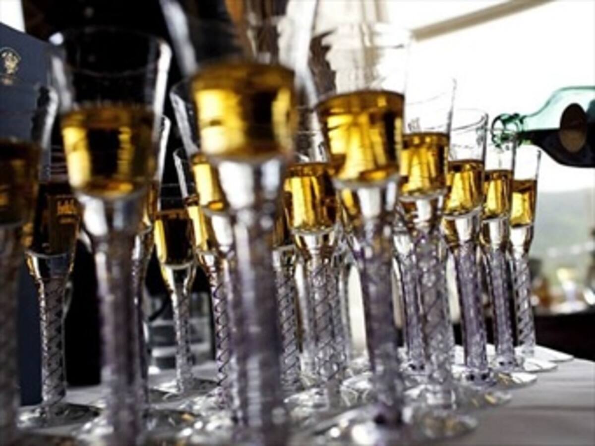 Conservadores propondrán elevar a 21 años edad legal para consumir licor