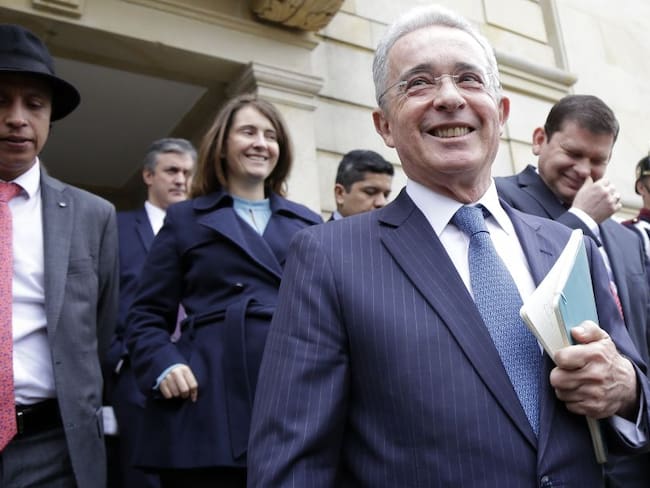 Movimiento de Víctimas de Crímenes de Estado celebró medida contra Uribe