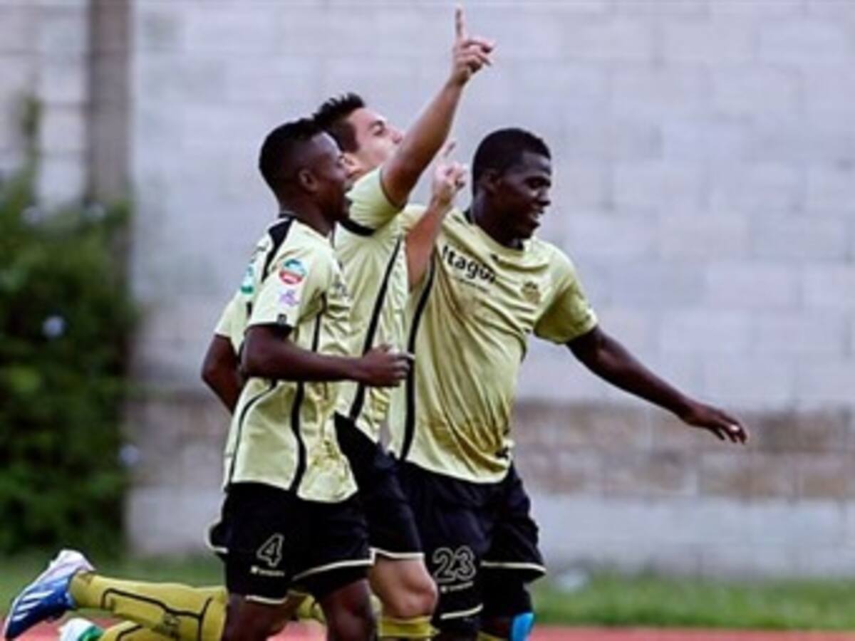 Ya es oficial la vinculación de Yessy Mena a Junior