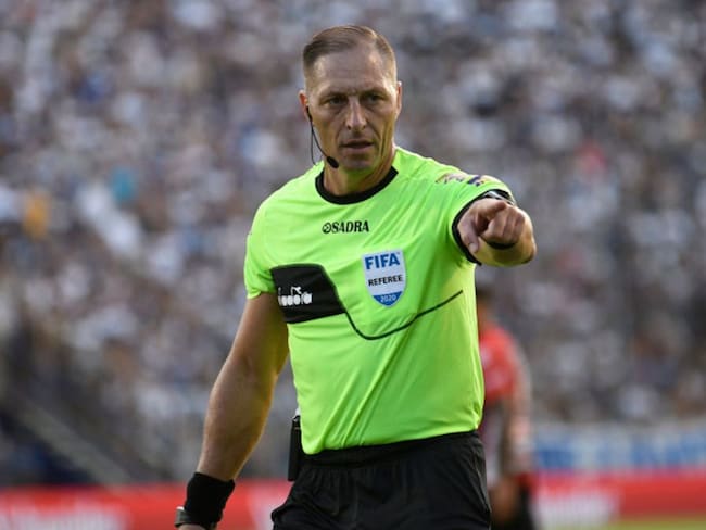 "El VAR es una herramienta indispensable para el fútbol": Néstor Pitana