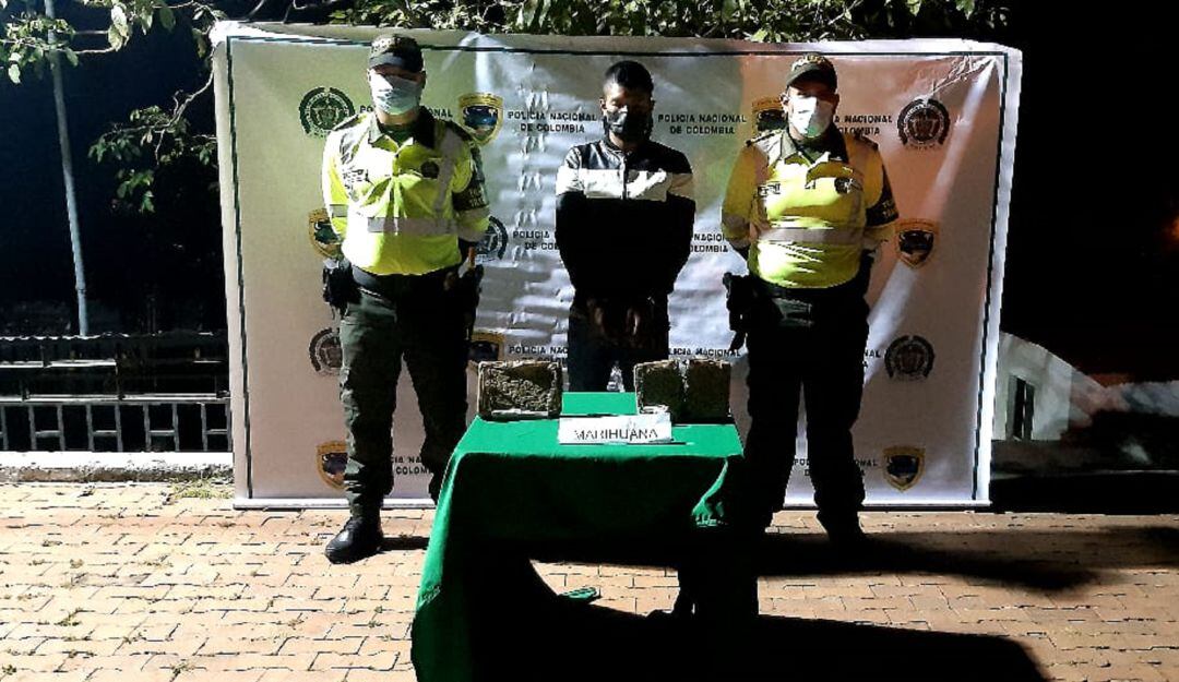 Capturado llevando como equipaje dos kilos de marihuana