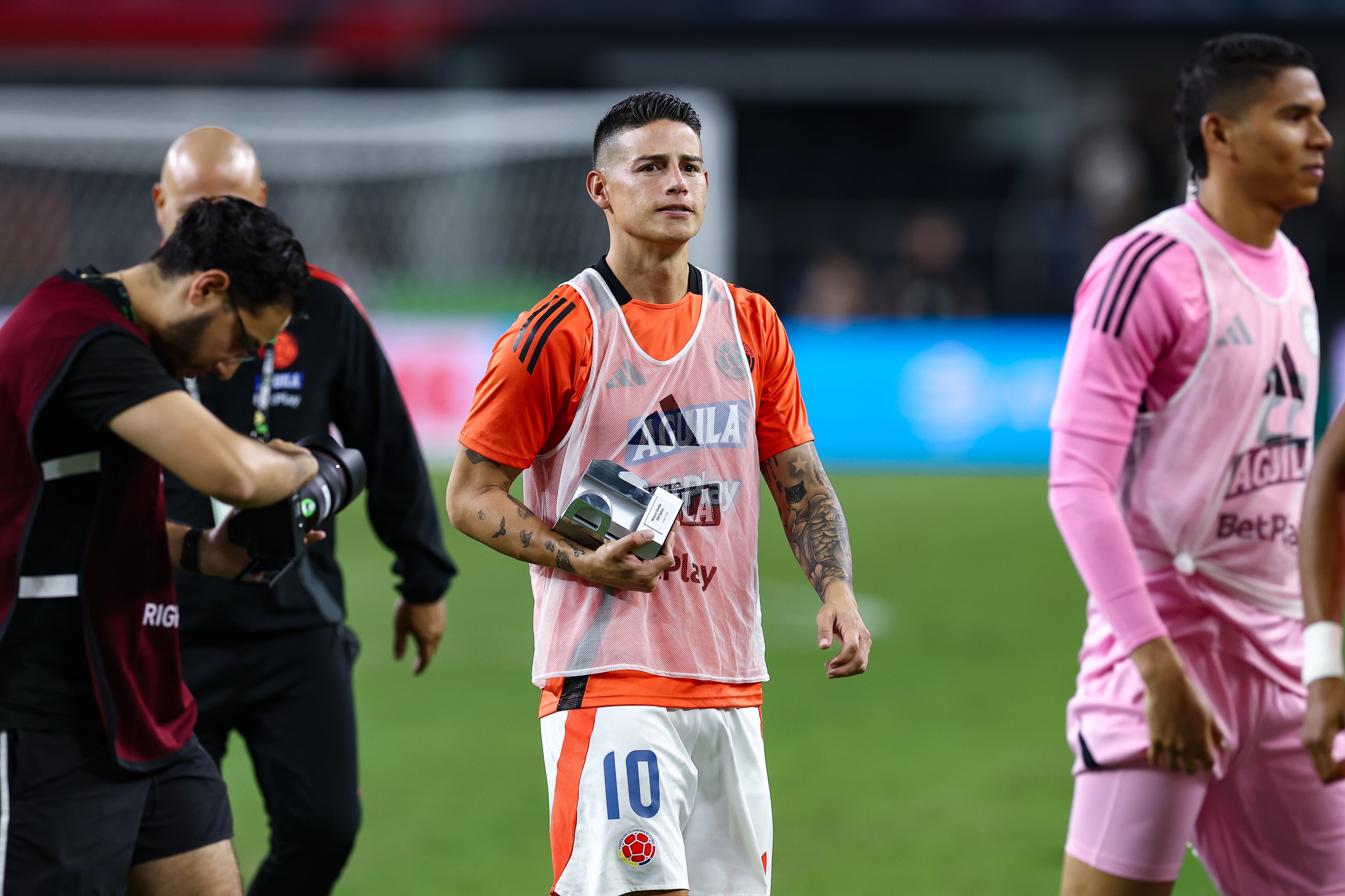 ARLINGTON, TX - October 11: Colombia midfielder James Rodriguez (#10) leaves the field with with the MVP trophy after the soccer match between Mexico and Colombia on October 11, 2025, at AT&T Stadium in Arlington TX.  (Photo by Matthew Visinsky/Icon Sportswire via Getty Images)