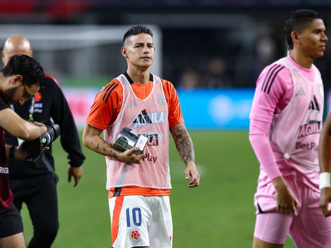 ARLINGTON, TX - October 11: Colombia midfielder James Rodriguez (#10) leaves the field with with the MVP trophy after the soccer match between Mexico and Colombia on October 11, 2025, at AT&T Stadium in Arlington TX. (Photo by Matthew Visinsky/Icon Sportswire via Getty Images)